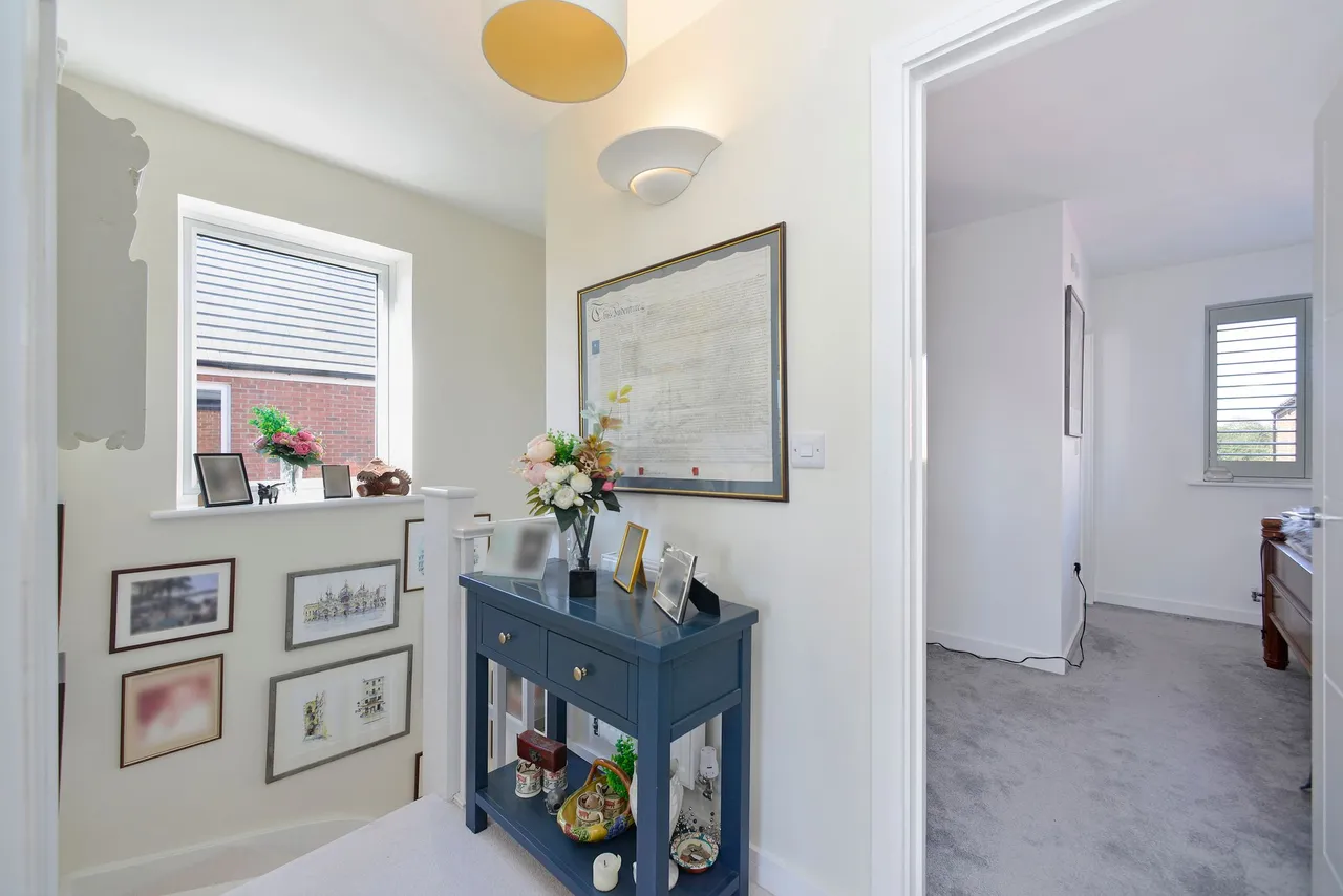 Exbury Crescent, Cranleigh, GU6, photo 14