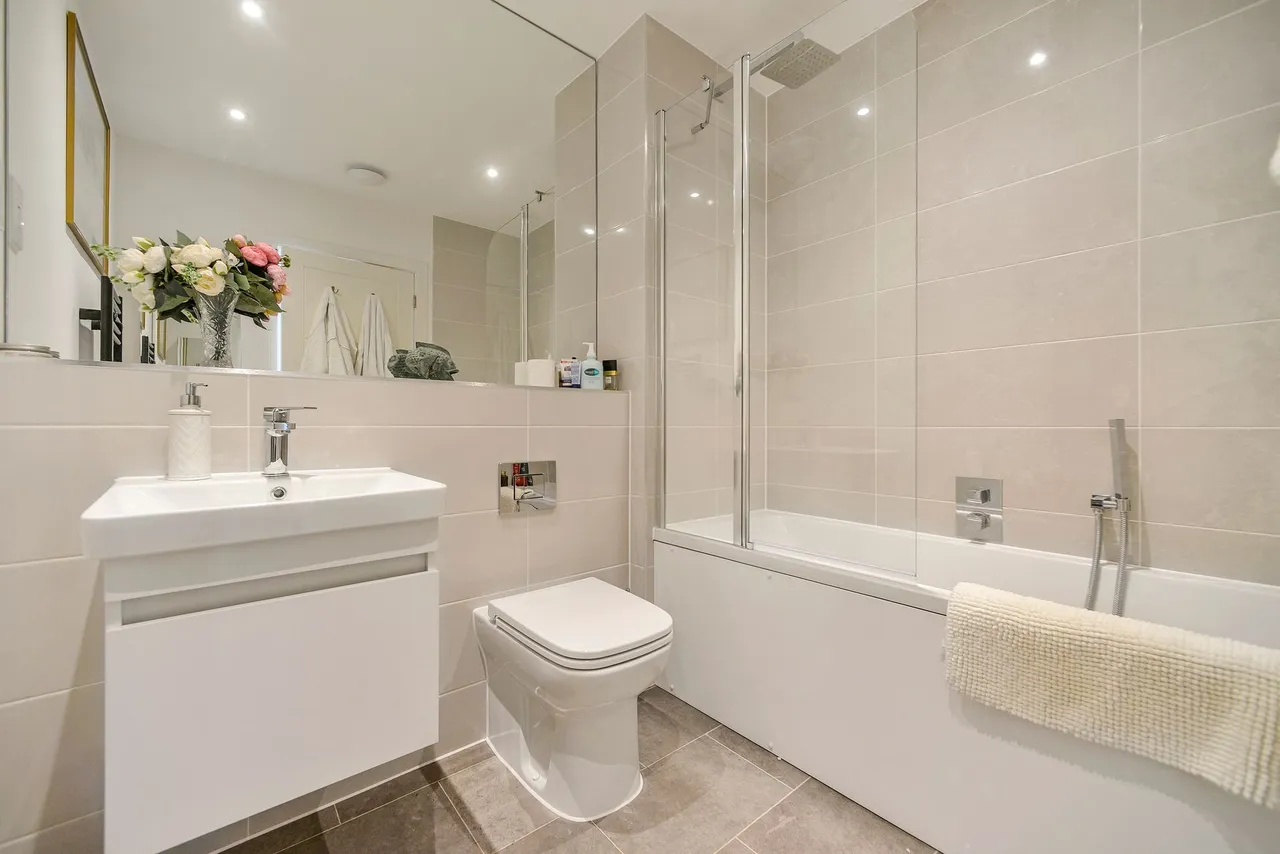 Exbury Crescent, Cranleigh, GU6, photo 13