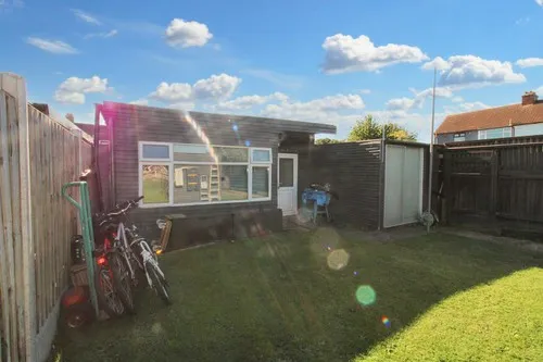 Philip Close, Romford, RM7, photo 9
