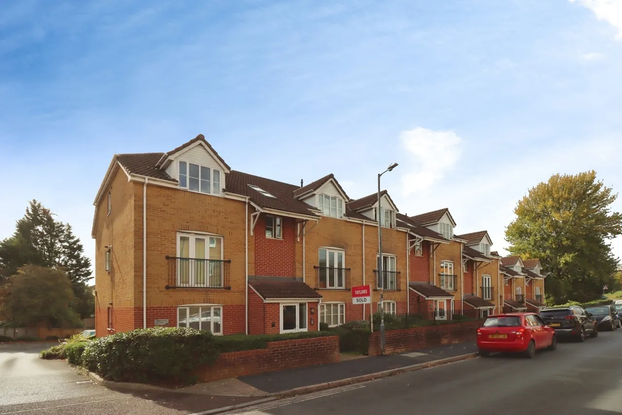 2 bed flat for sale, Clarence Road, Kingswood, BS15