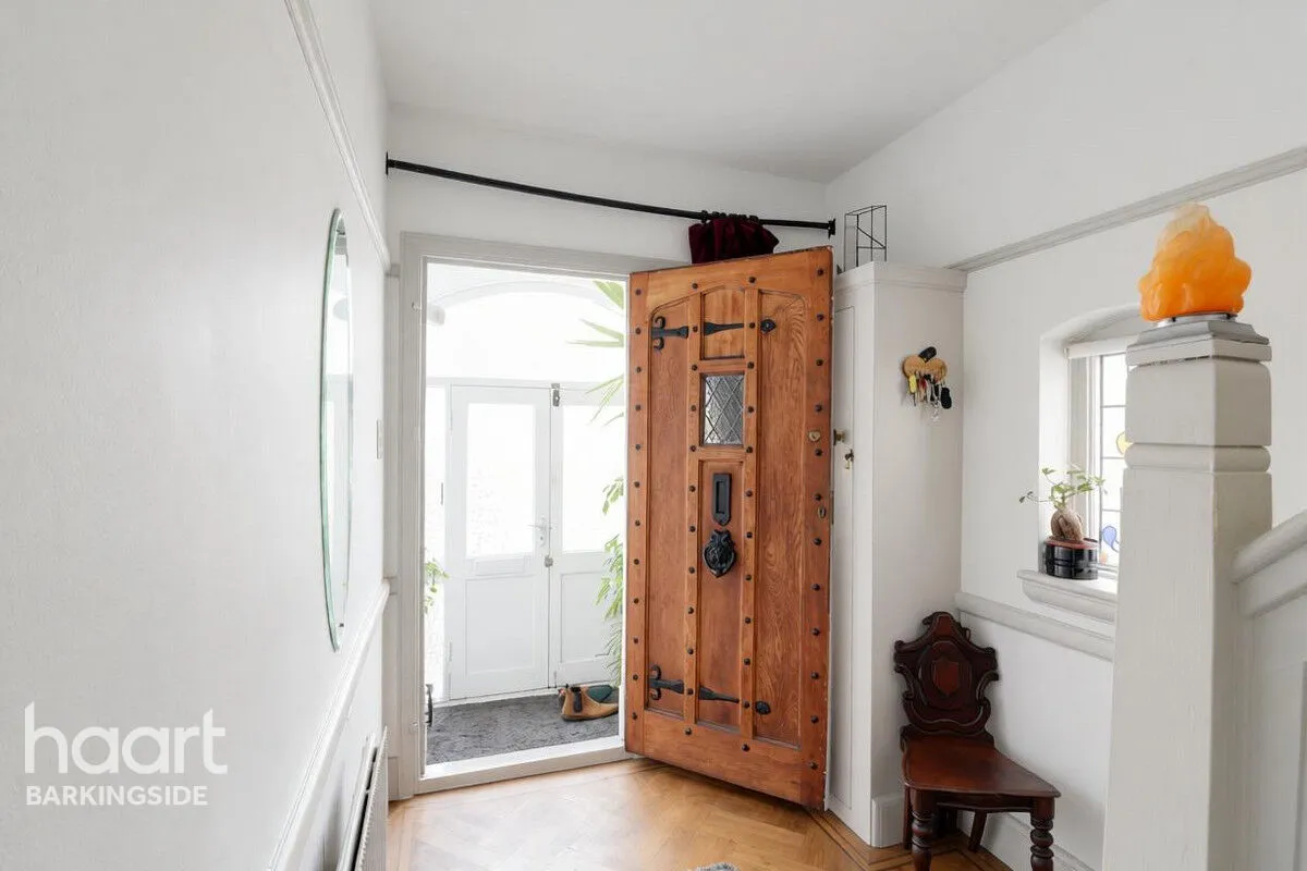 Rosedene Gardens, Gants Hill, IG2, photo 2