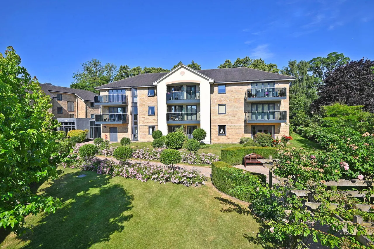 2 bed flat for sale, Swan Road, Harrogate, HG1