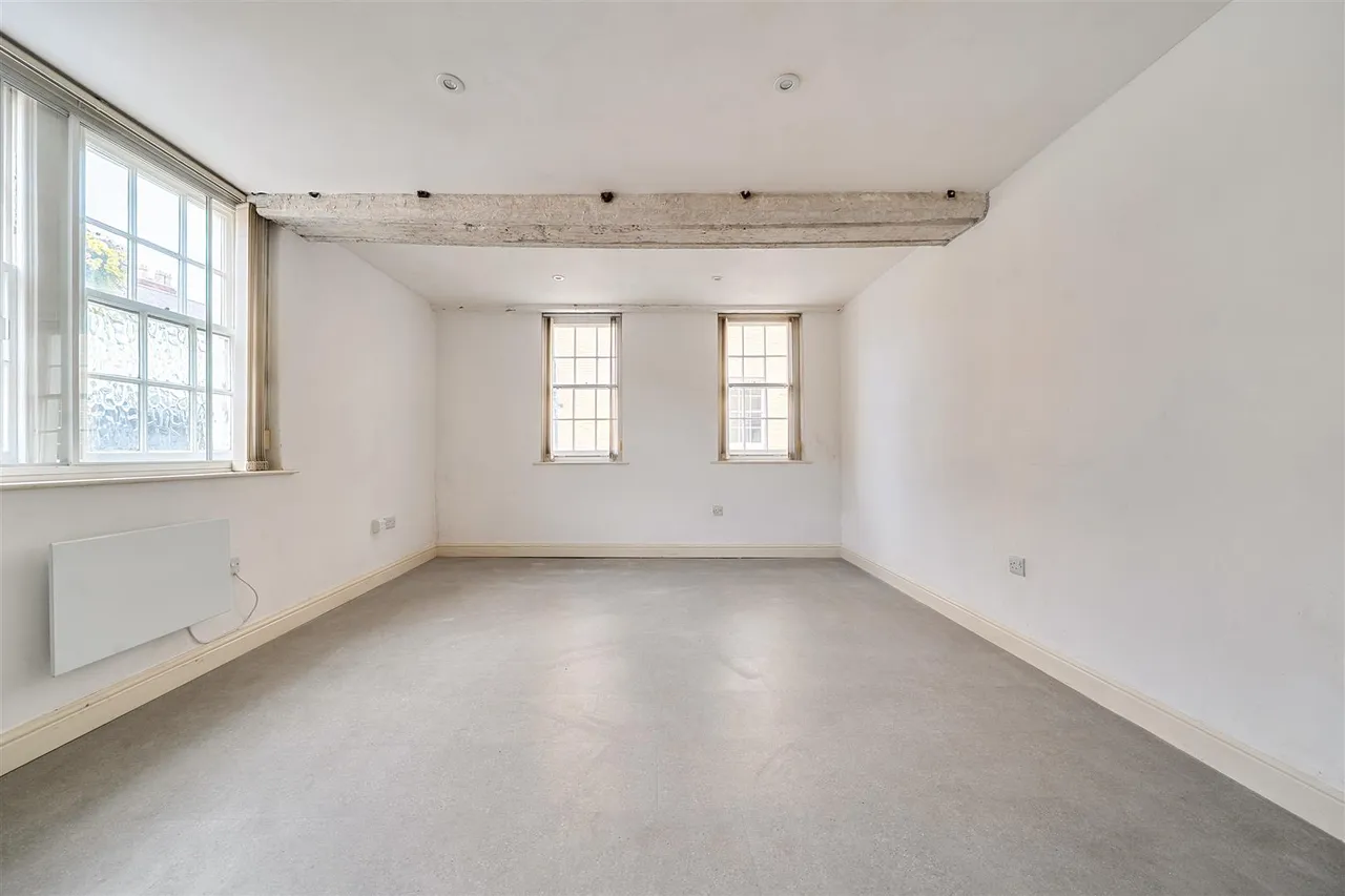 Nags Head Court, Devizes, SN10, photo 4