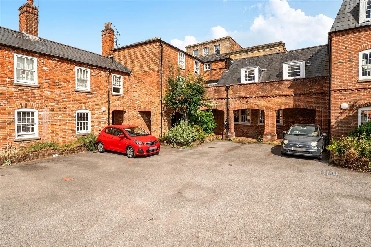 Nags Head Court, Devizes, SN10, photo 10
