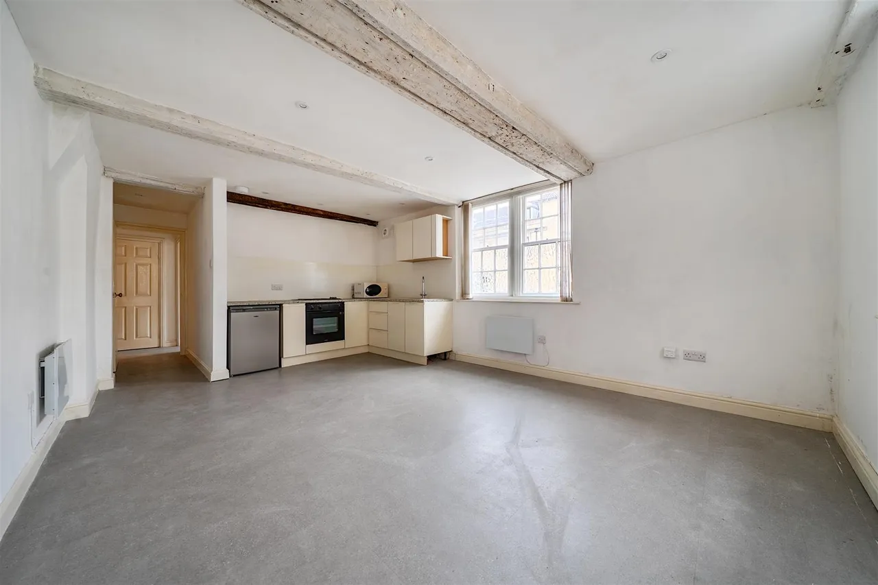 Nags Head Court, Devizes, SN10, photo 6