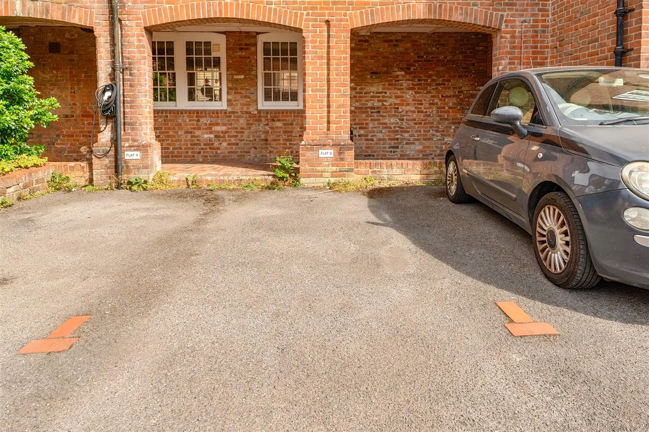 Nags Head Court, Devizes, SN10, photo 14