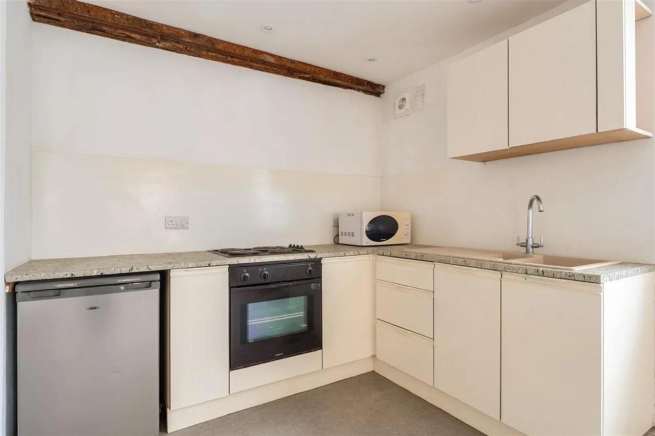 Nags Head Court, Devizes, SN10, photo 3