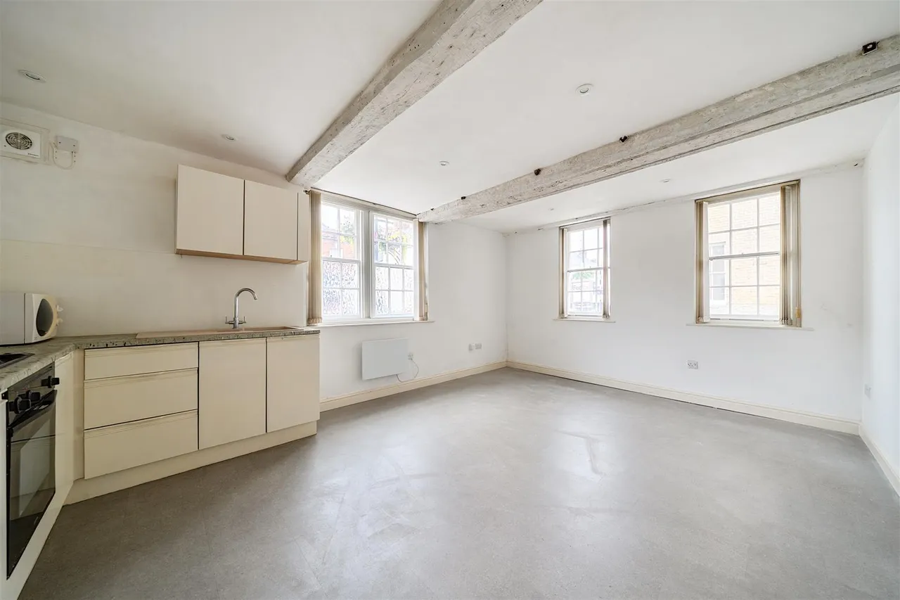 Nags Head Court, Devizes, SN10, photo 5