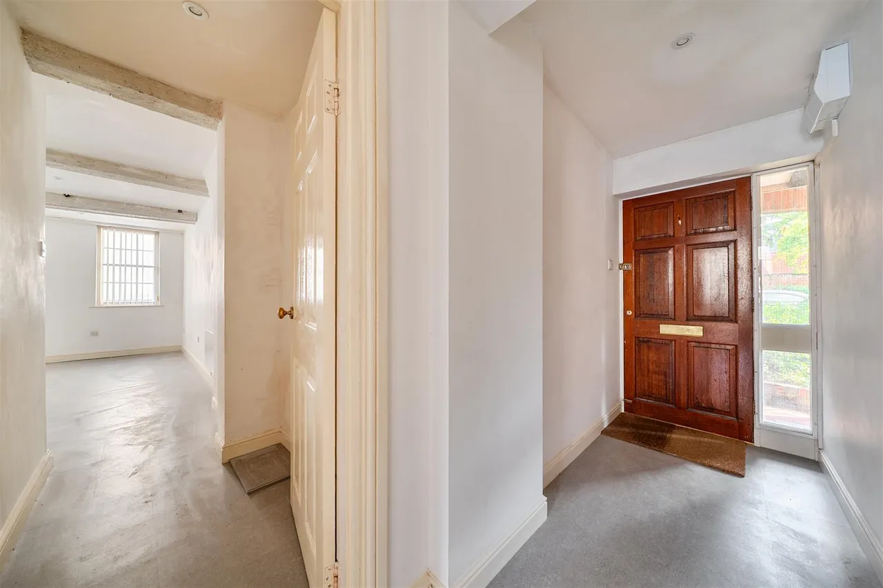 Nags Head Court, Devizes, SN10, photo 12
