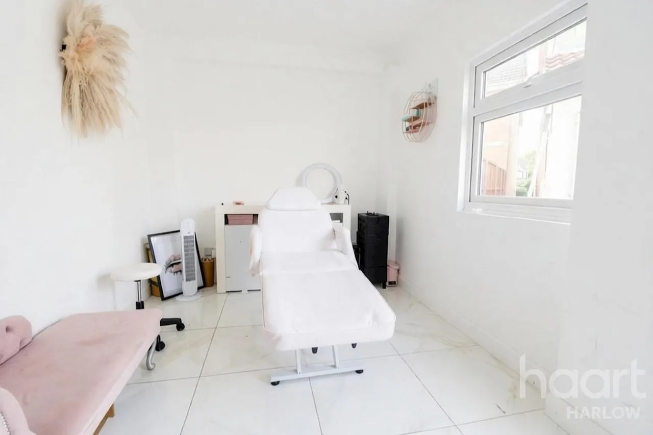 Challinor, Harlow, CM17, photo 17