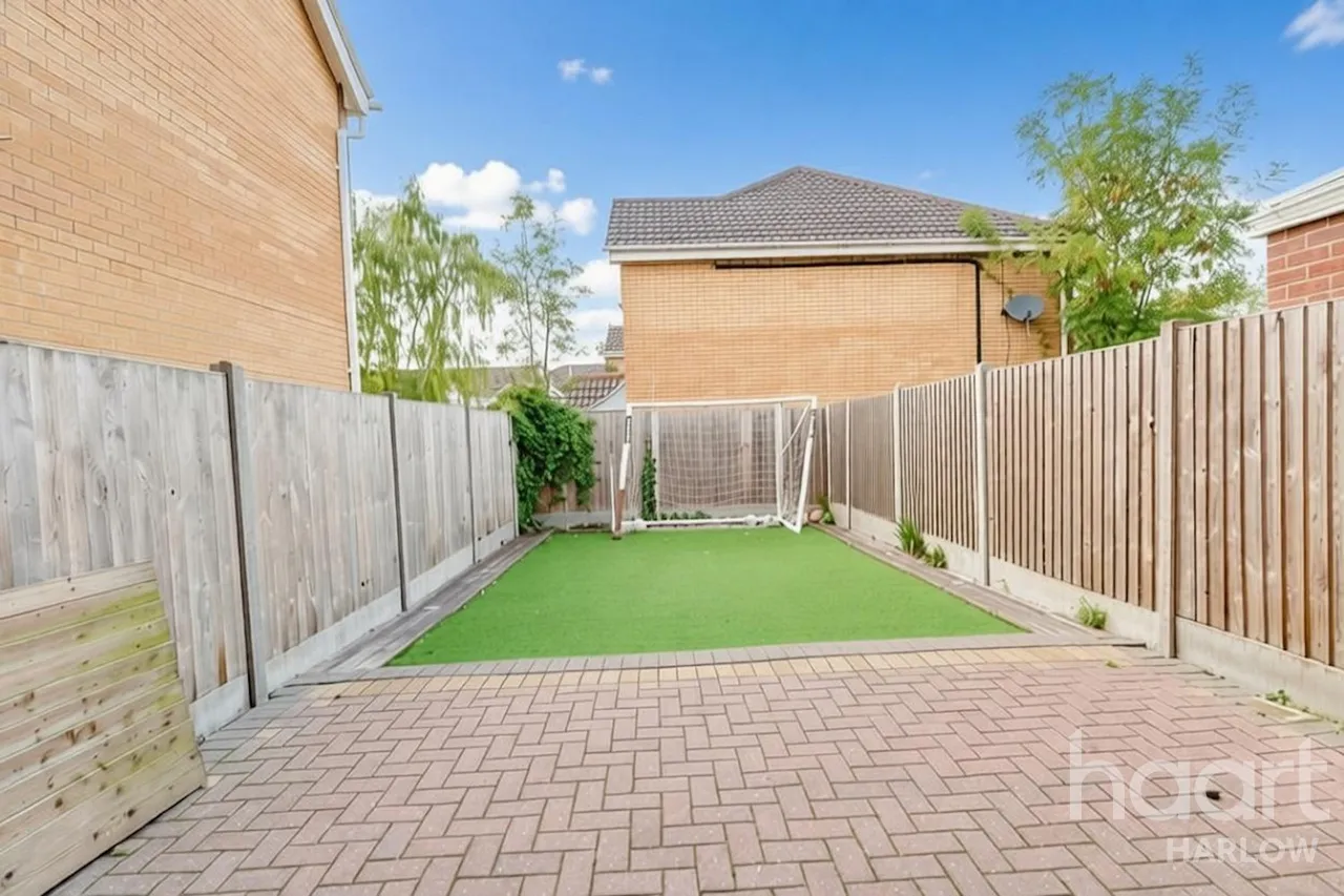 Challinor, Harlow, CM17, photo 4