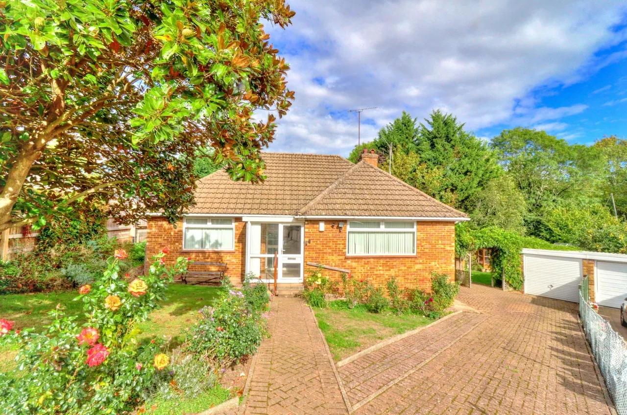 3 bed house for sale, Park Close, Lane End, HP14