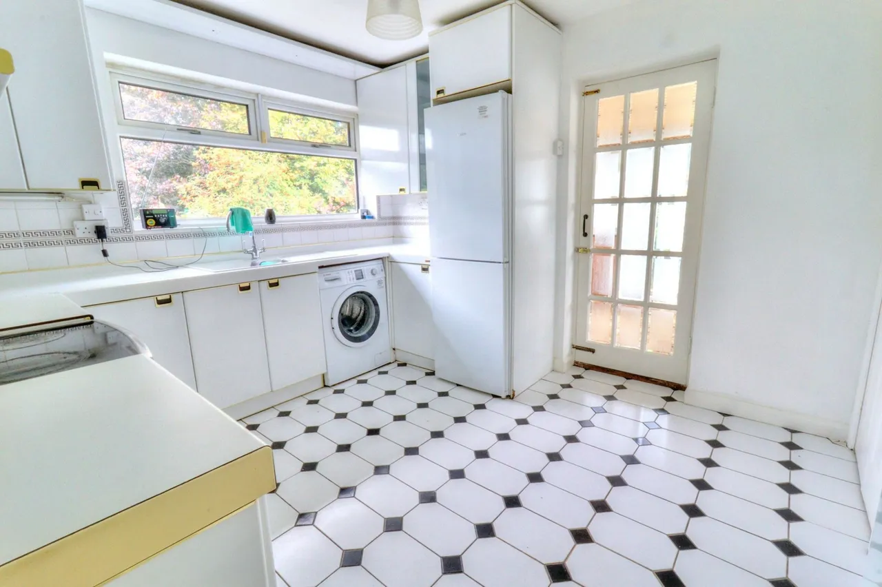 Park Close, Lane End, HP14, photo 3