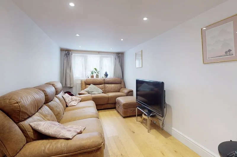 Belgrave Walk, Mitcham CR4 3QB, photo 6