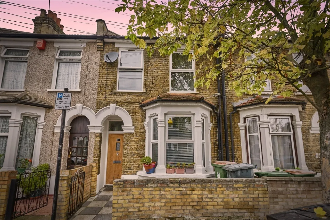 2 bed house for sale — Corporation Street, London, E15