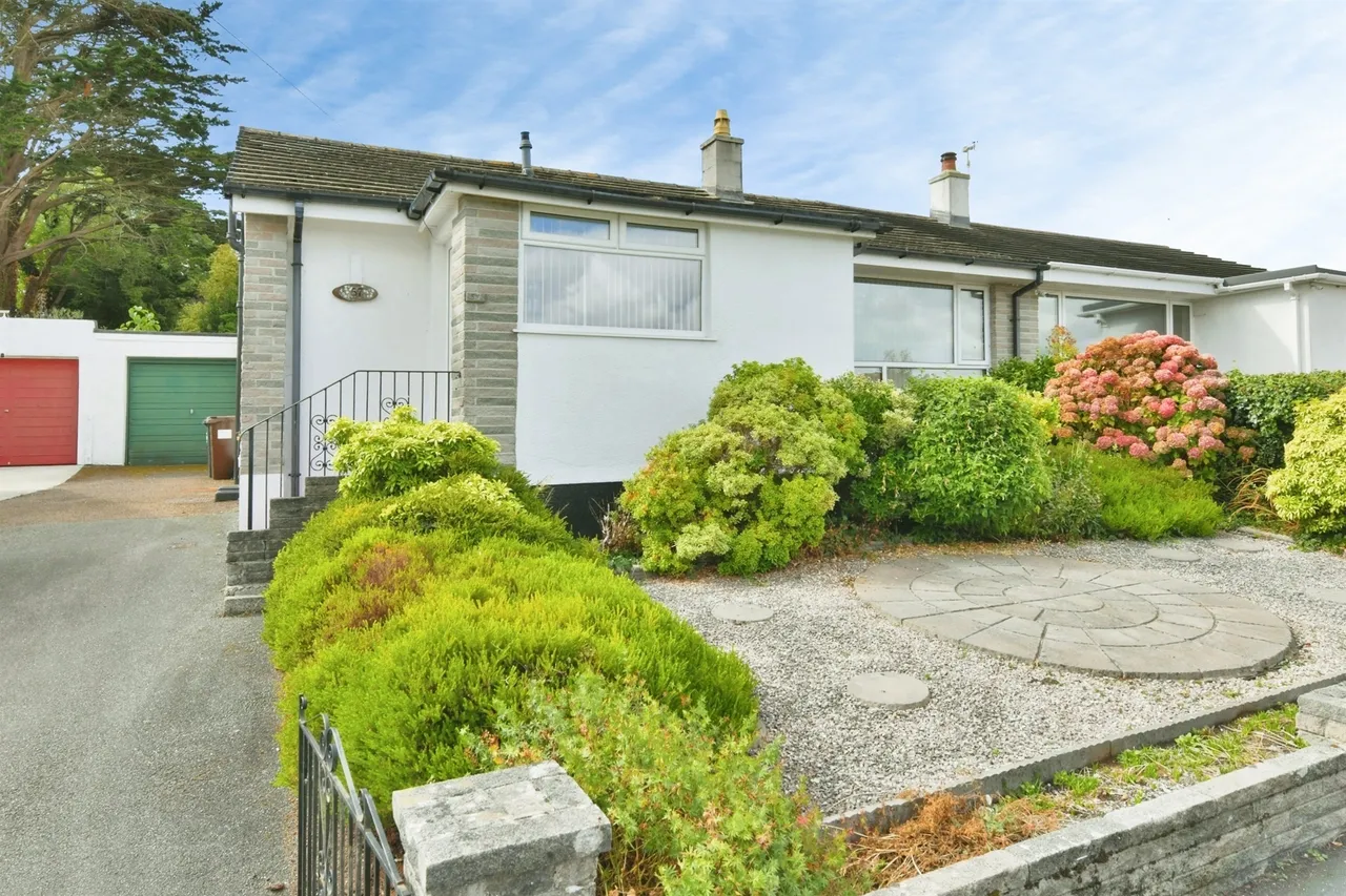 2 bed house for sale — Longmeadow Road, Saltash