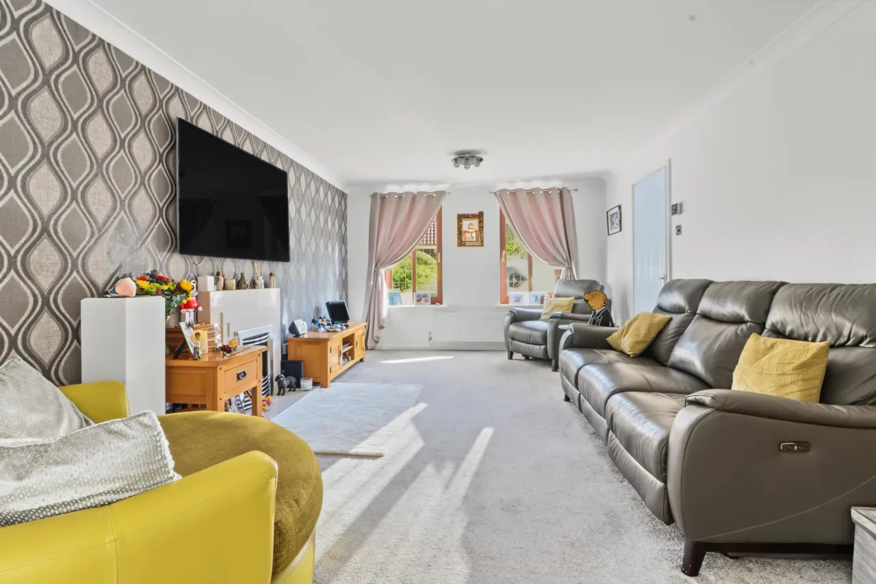 Sudbourne Close, Packmoor, ST6, photo 2