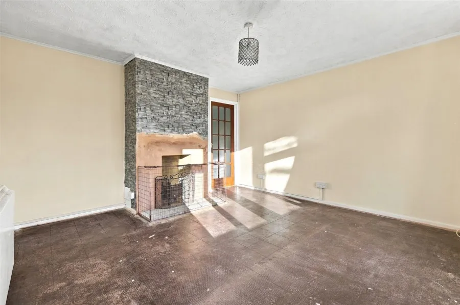 with 3 bedrooms in Matching Green, Harlow, CM17, photo 3