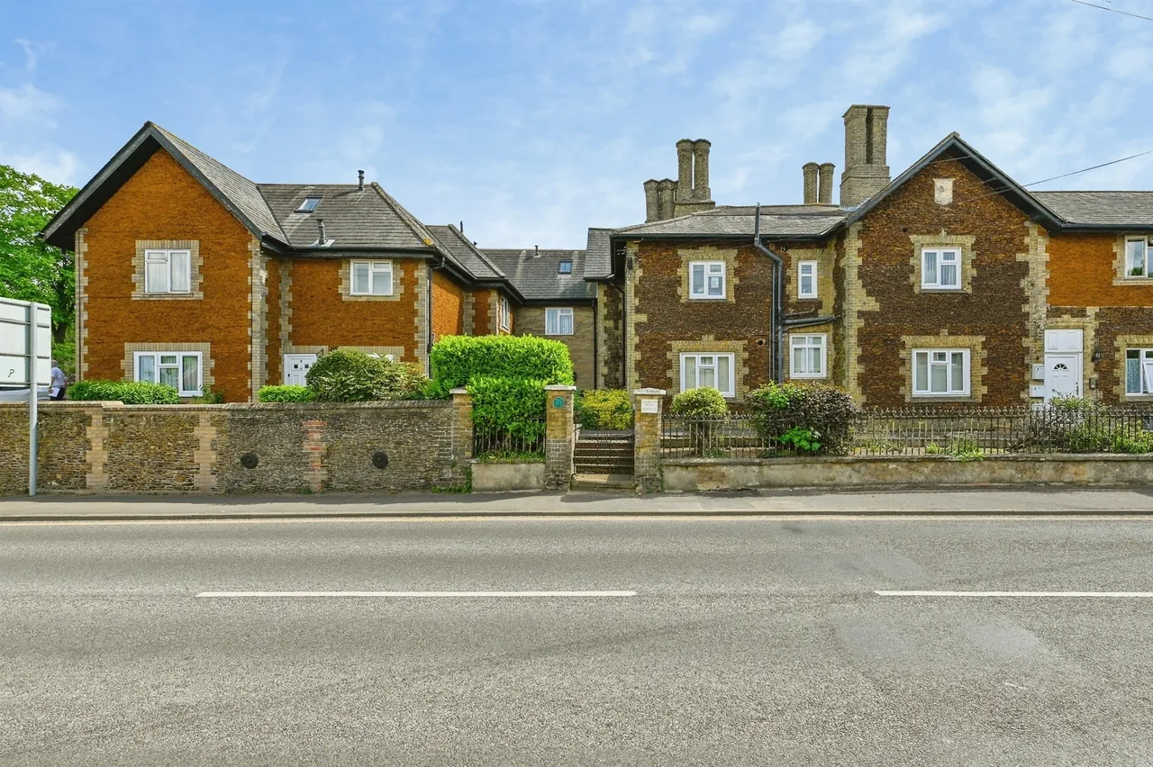 2 bed flat for sale — Church Road, Downham Market