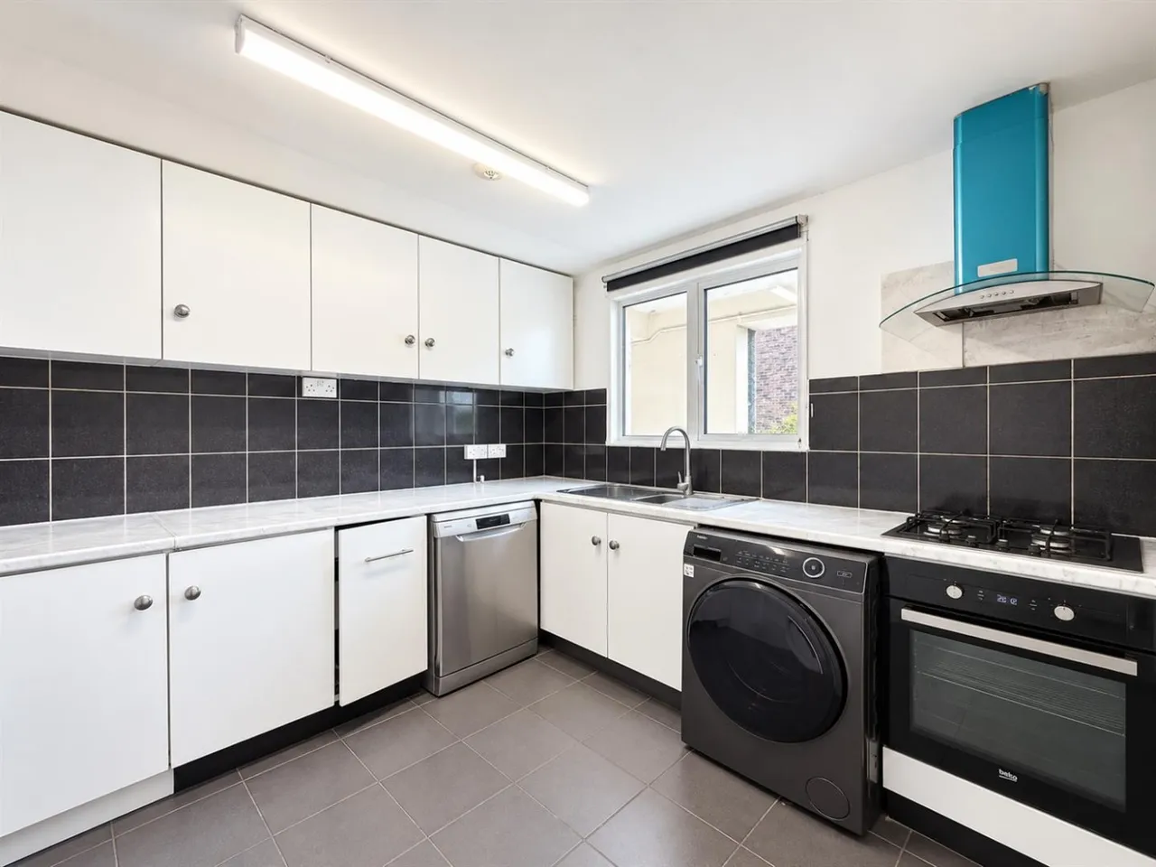 3 bed flat to rent, bed Apartment To LetConvent Way, Southall, UB2