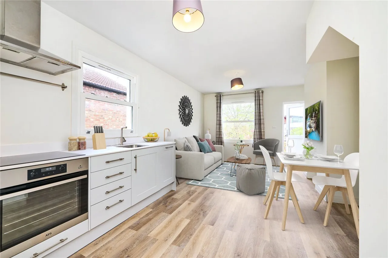 3 bed flat for sale — Bickley Street, Tooting, London, SW17