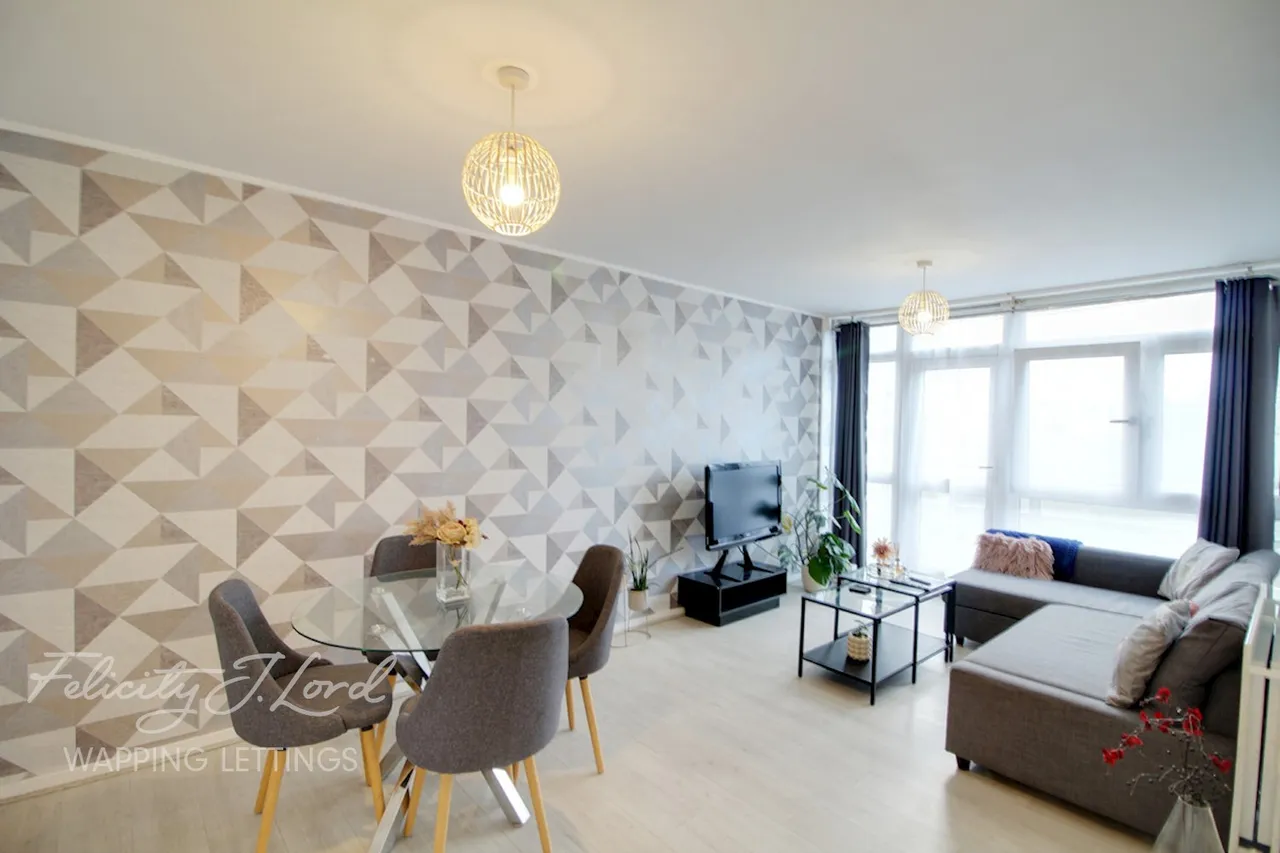 2 bed flat to rent, Farthing Fields