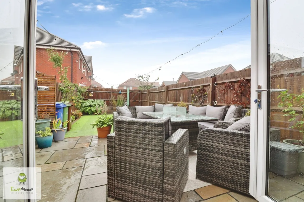 Wadeley Close, Hednesford, WS12, photo 8