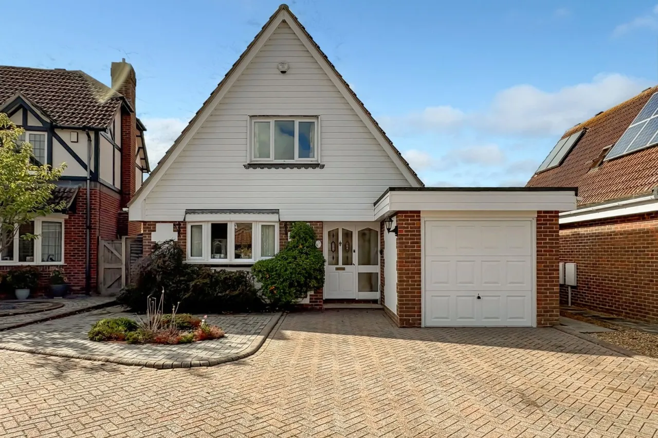 2 bed house for sale, Rustington, Littlehampton, BN16