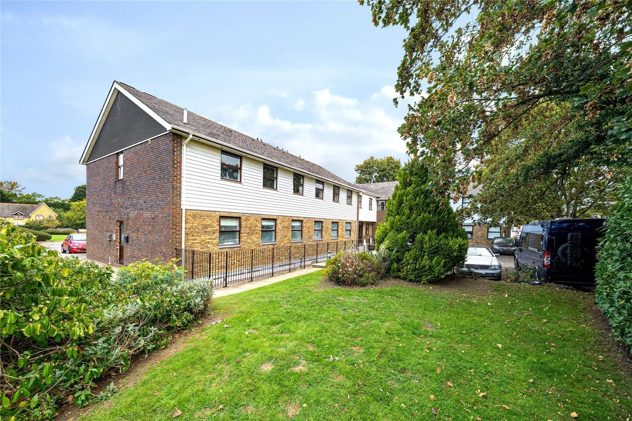 2 bed flat for sale — Gladstone Road, Orpington, BR6