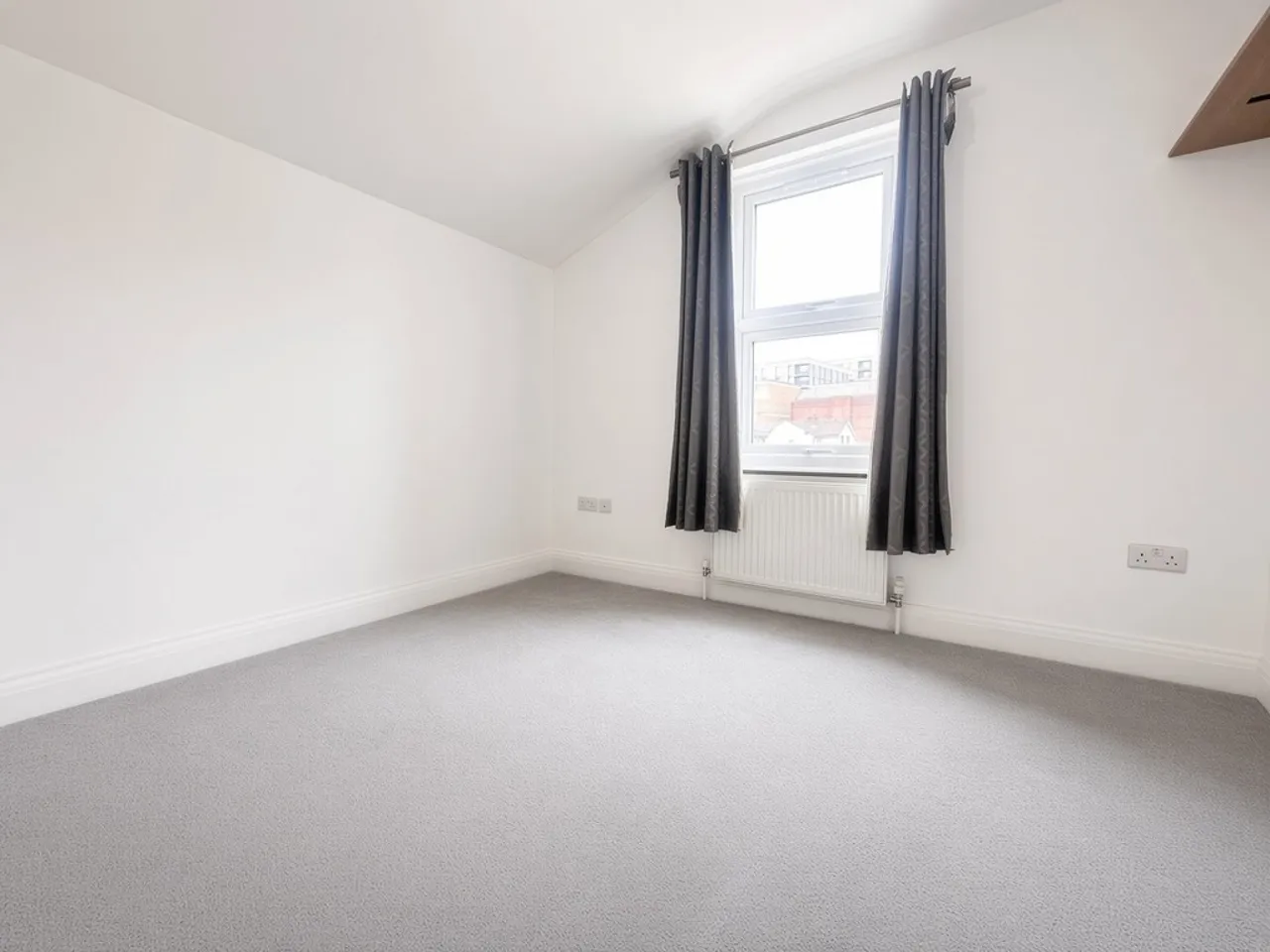 1 bed property to rent, Sidney Road, Staines-upon-Thames