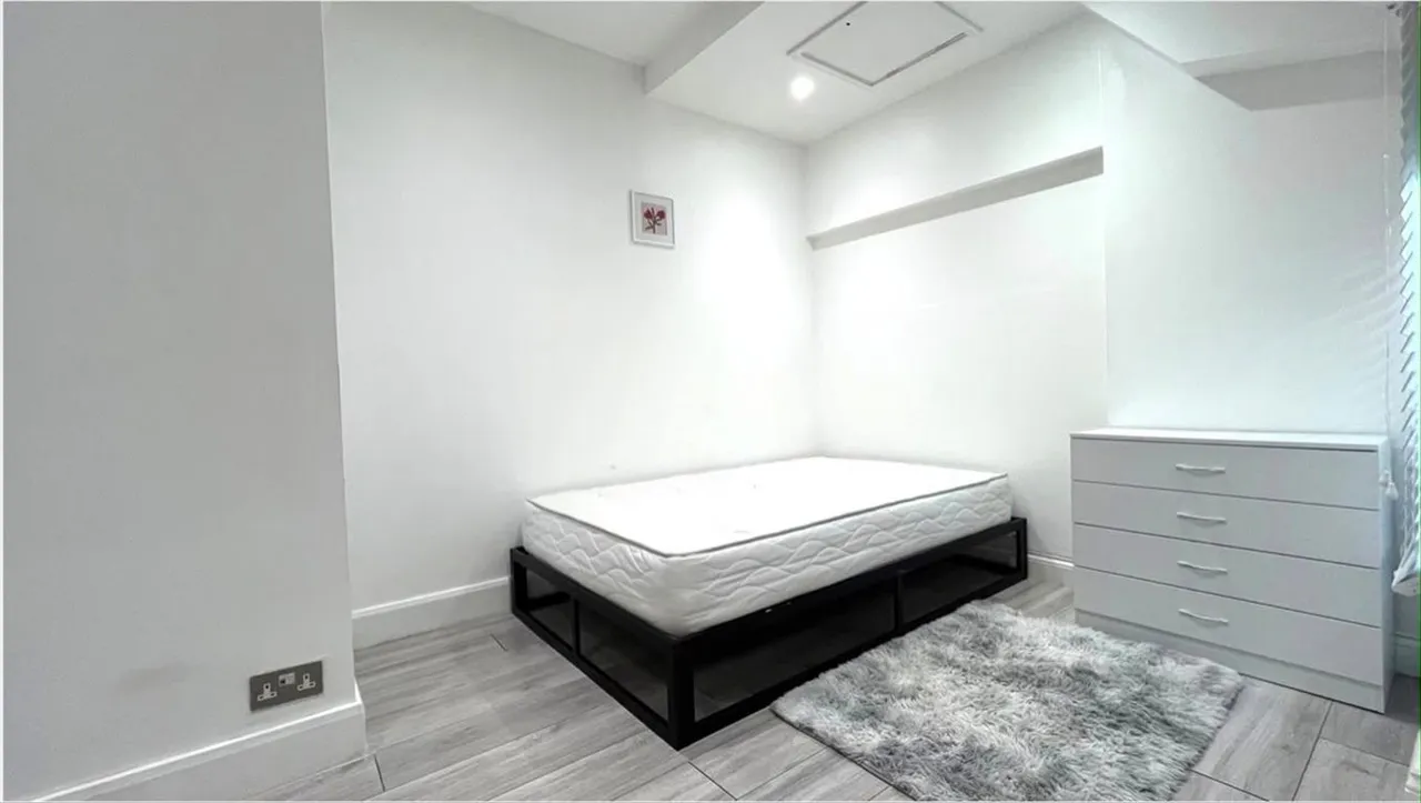 1 bed property to rent, Windlesham Mews, TW12