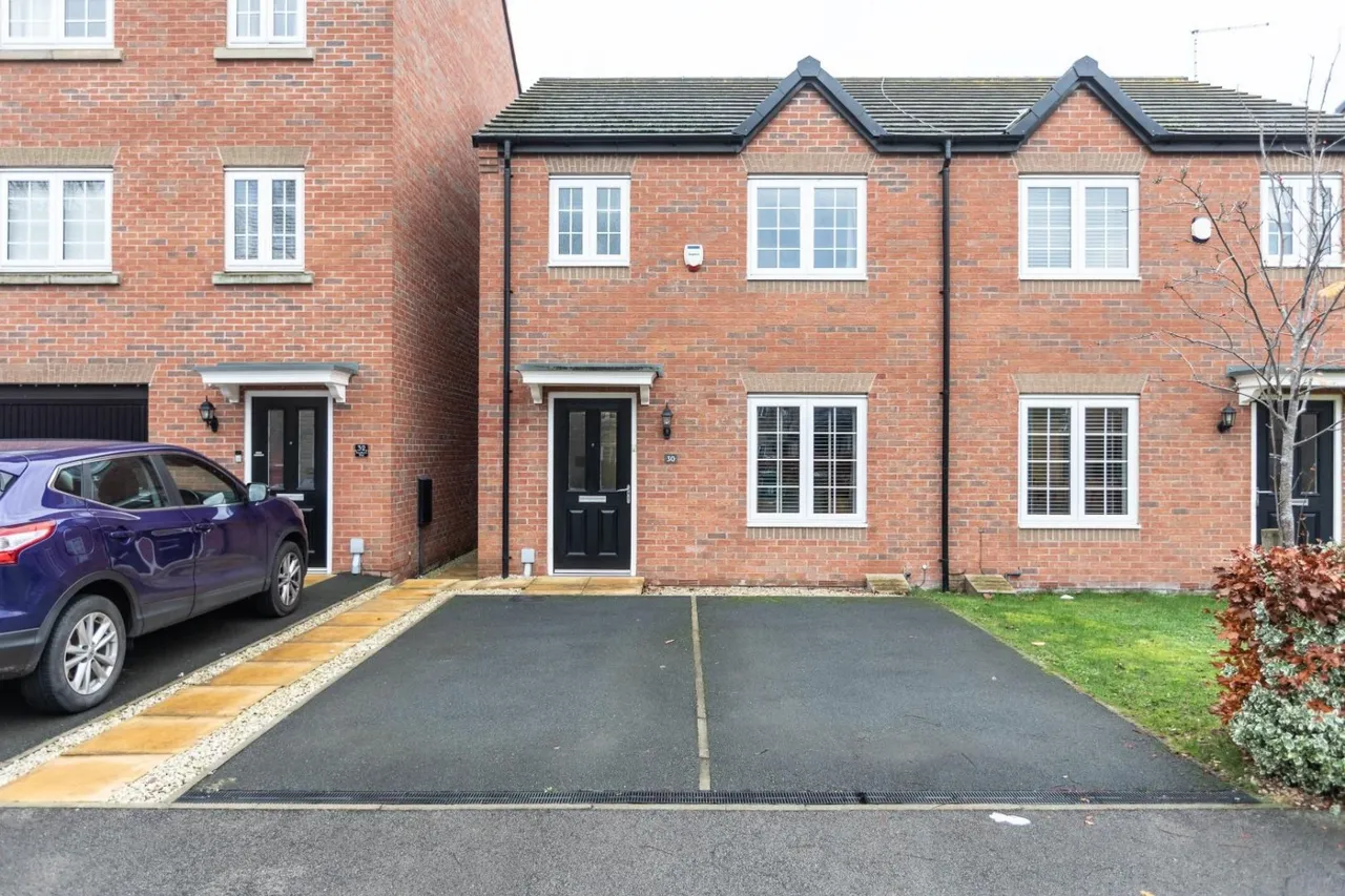 3 bed house for sale — Blenheim Way, Castleford