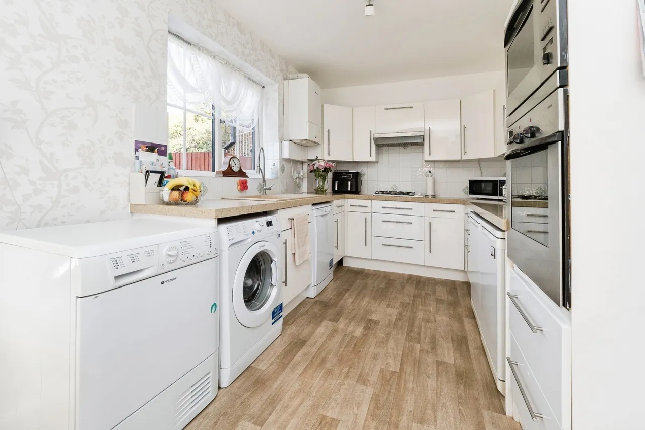 Annalee Gardens, South Ockendon, RM15, photo 3