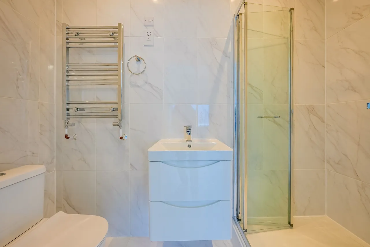 Double Room in Trosley Avenue, Gravesend, photo 11