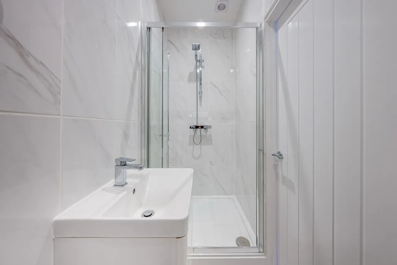 Double Room in Trosley Avenue, Gravesend, photo 13