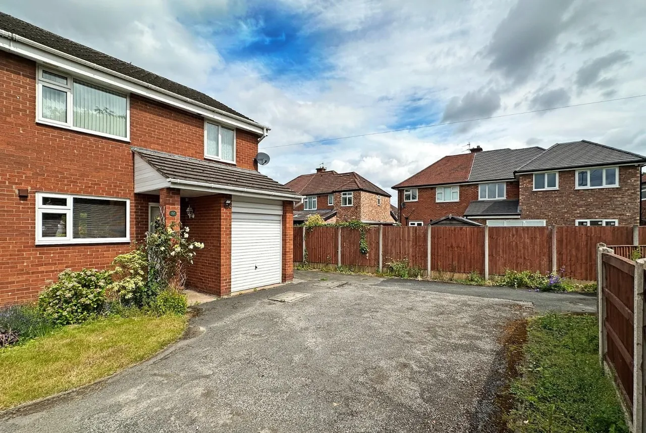 Grange Road, Timperley, Cheshire WA15 6DN, photo 29