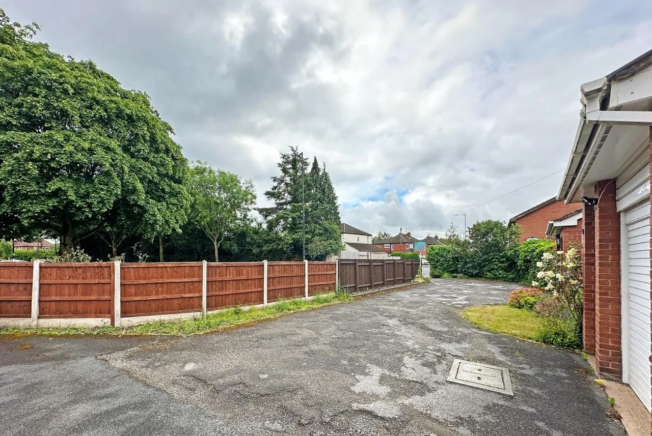 Grange Road, Timperley, Cheshire WA15 6DN, photo 30