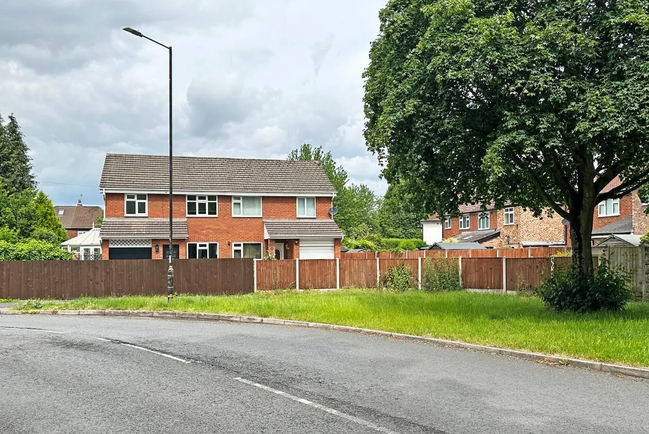 Grange Road, Timperley, Cheshire WA15 6DN, photo 32