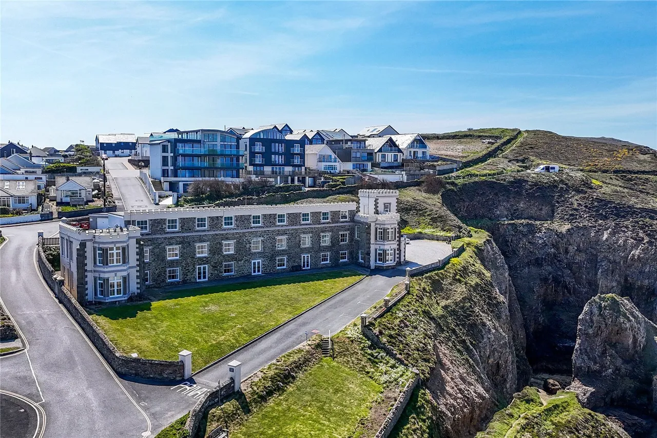 Cliff Road, Perranporth, TR6, photo 10