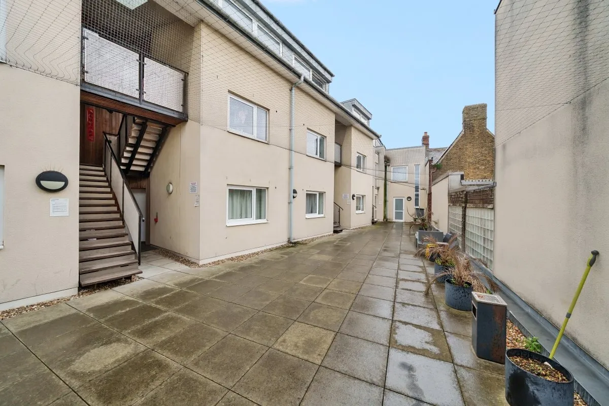 Cowleaze Road, Kingston Upon Thames, Surrey, KT2, photo 6