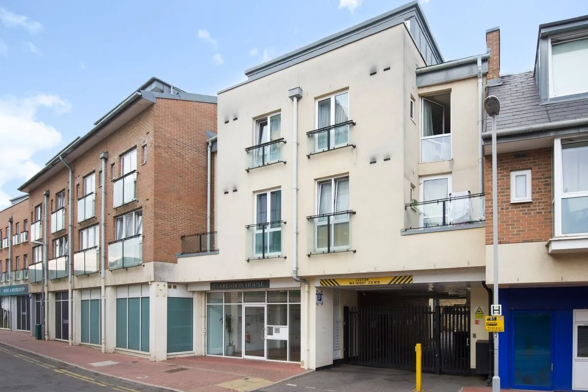 1 bed flat to rent — Cowleaze Road, Kingston Upon Thames, Surrey, KT2