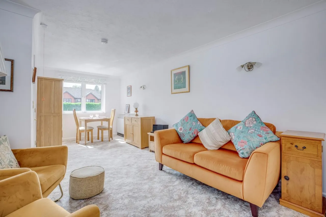 2 bed flat for sale — Archer Court, Chesham Road, Amersham, Buckinghamshire, HP6 5UL