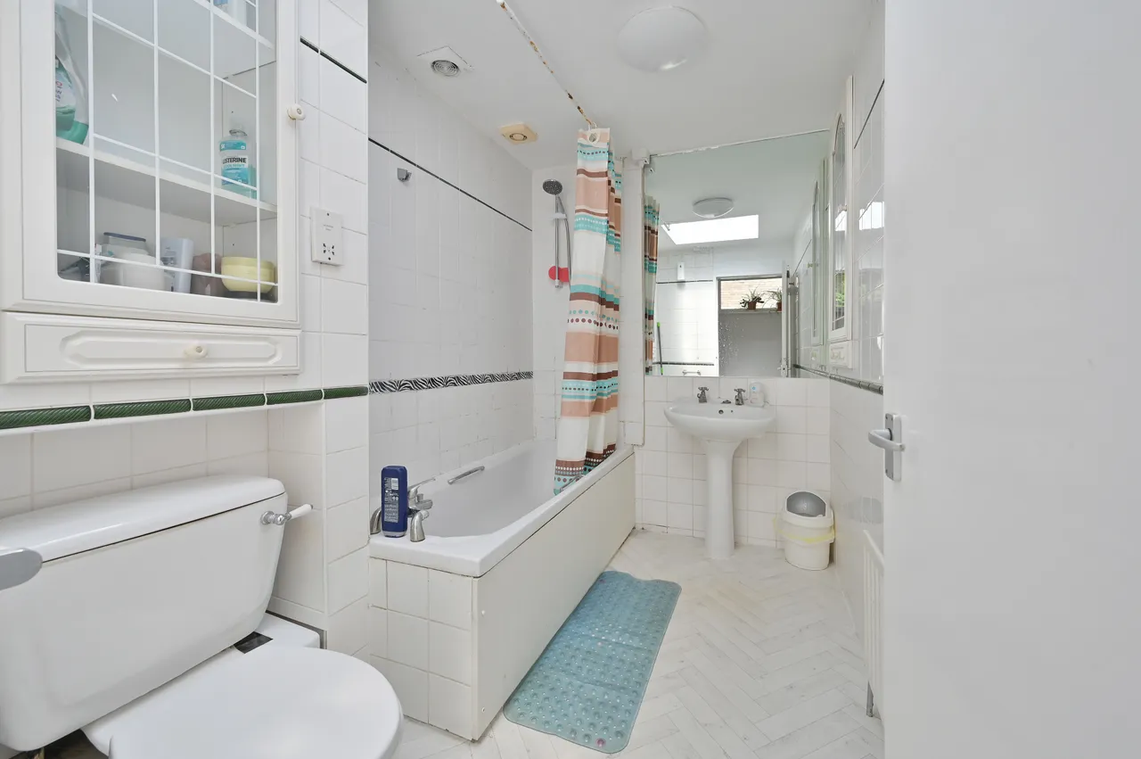 Room 4, 99 Wharfedale, Hemel Hempstead, photo 5