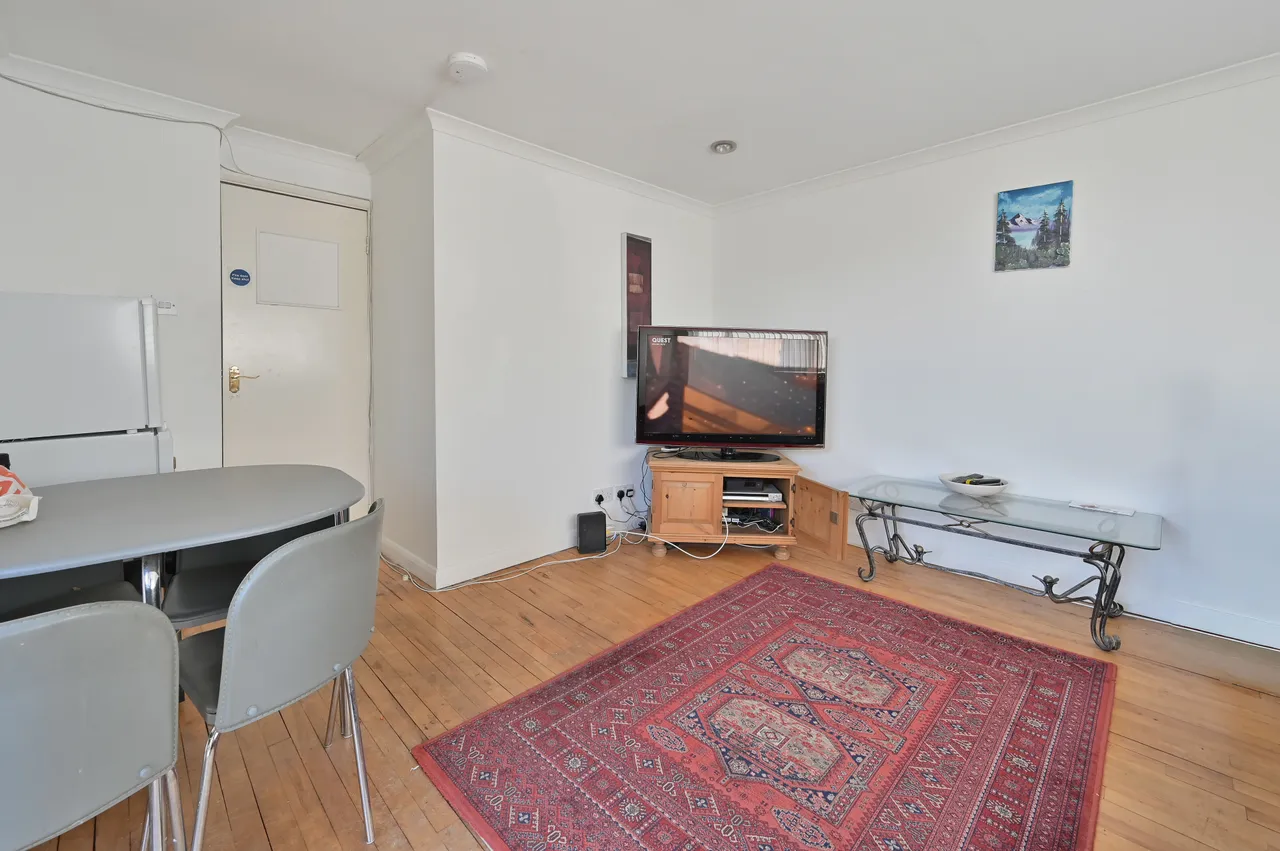 Room 4, 99 Wharfedale, Hemel Hempstead, photo 6