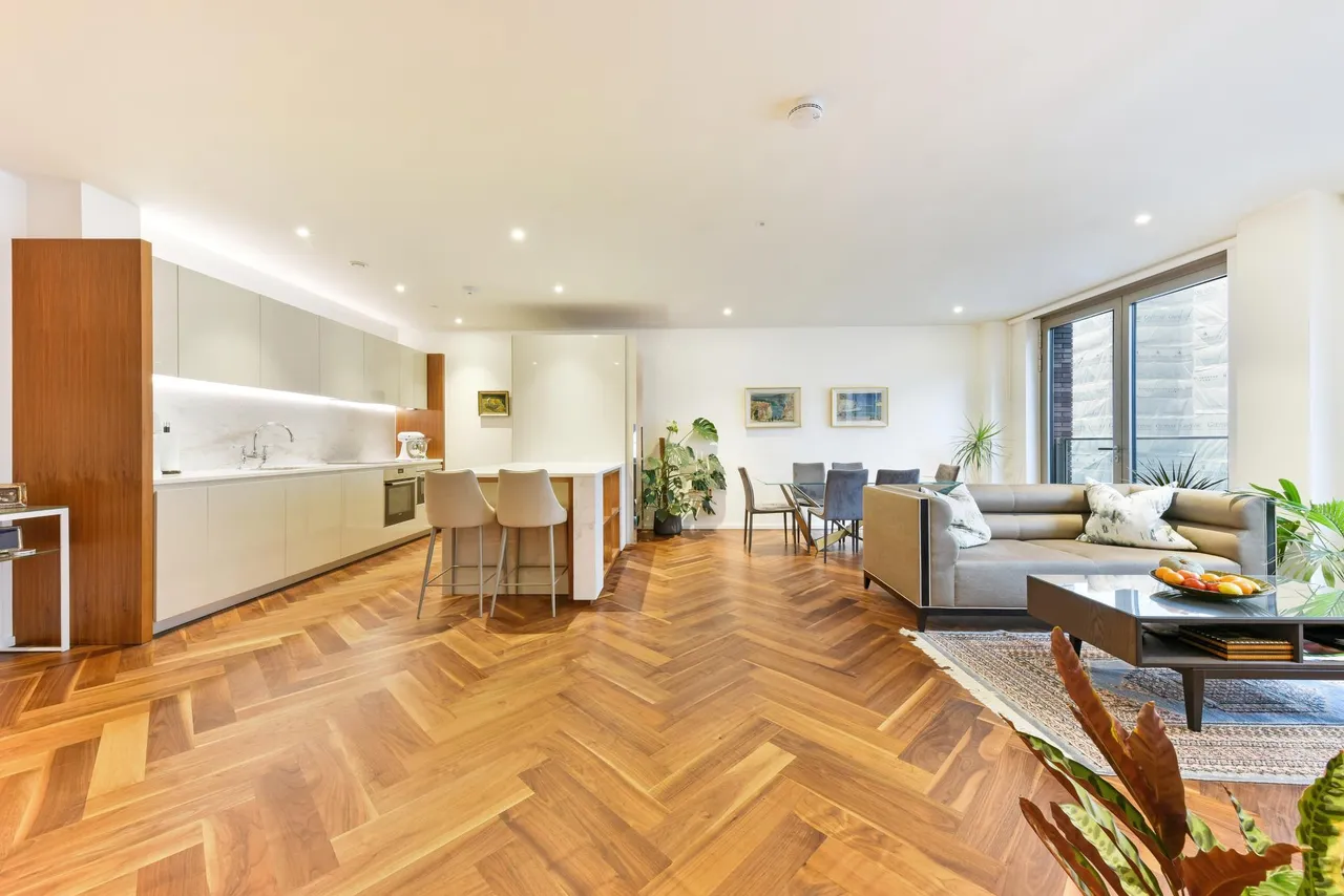 2 bed flat for sale, Embassy Gardens, Nine Elms, SW11