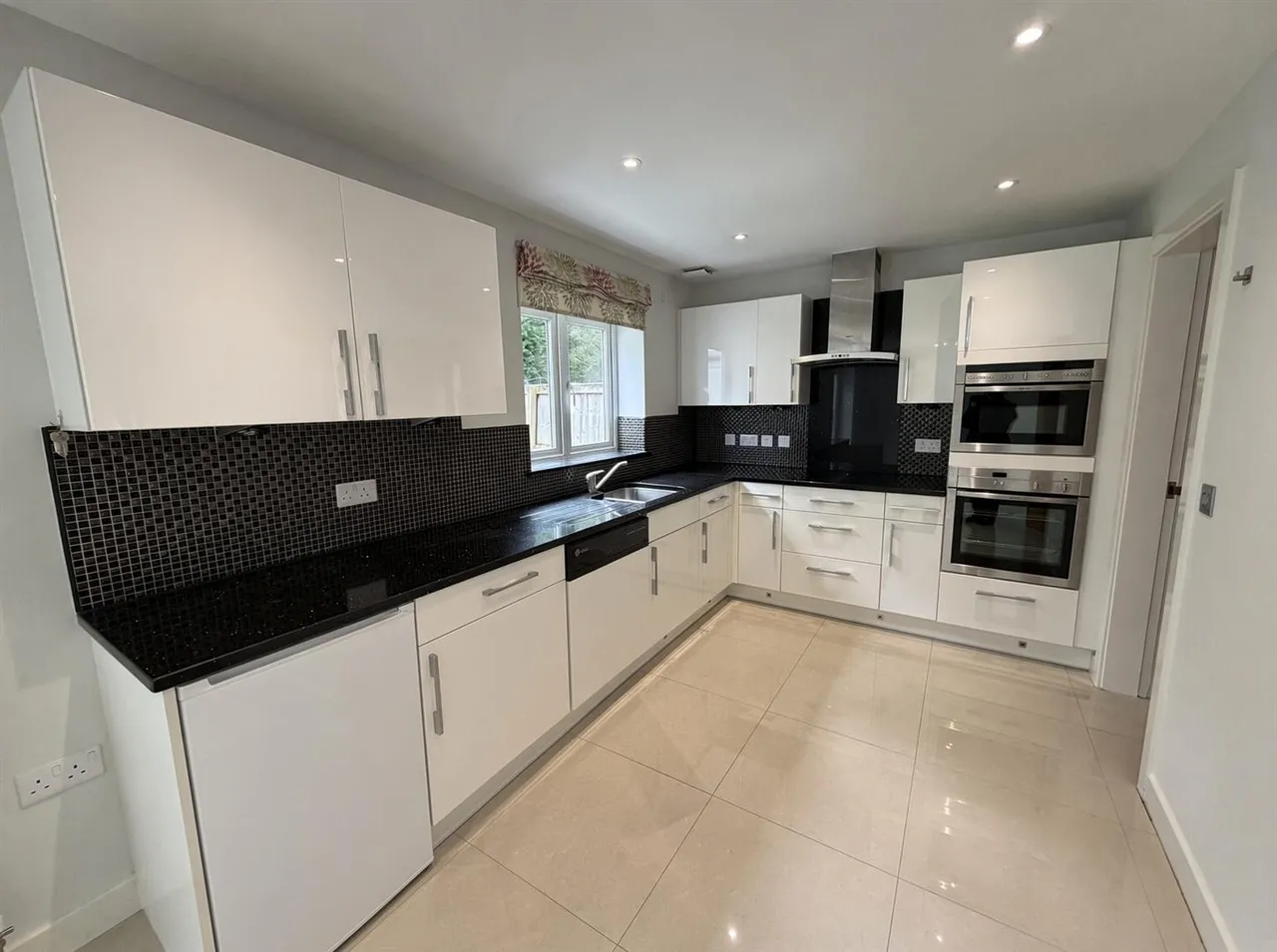 Kingsbury Drive, Wilmslow, SK9, photo 2