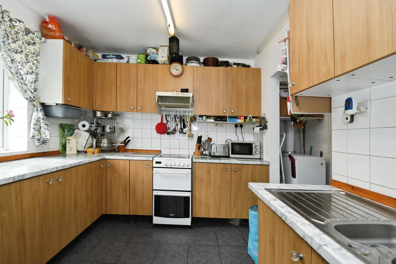 Chestnut Avenue, Bucknall, photo 6
