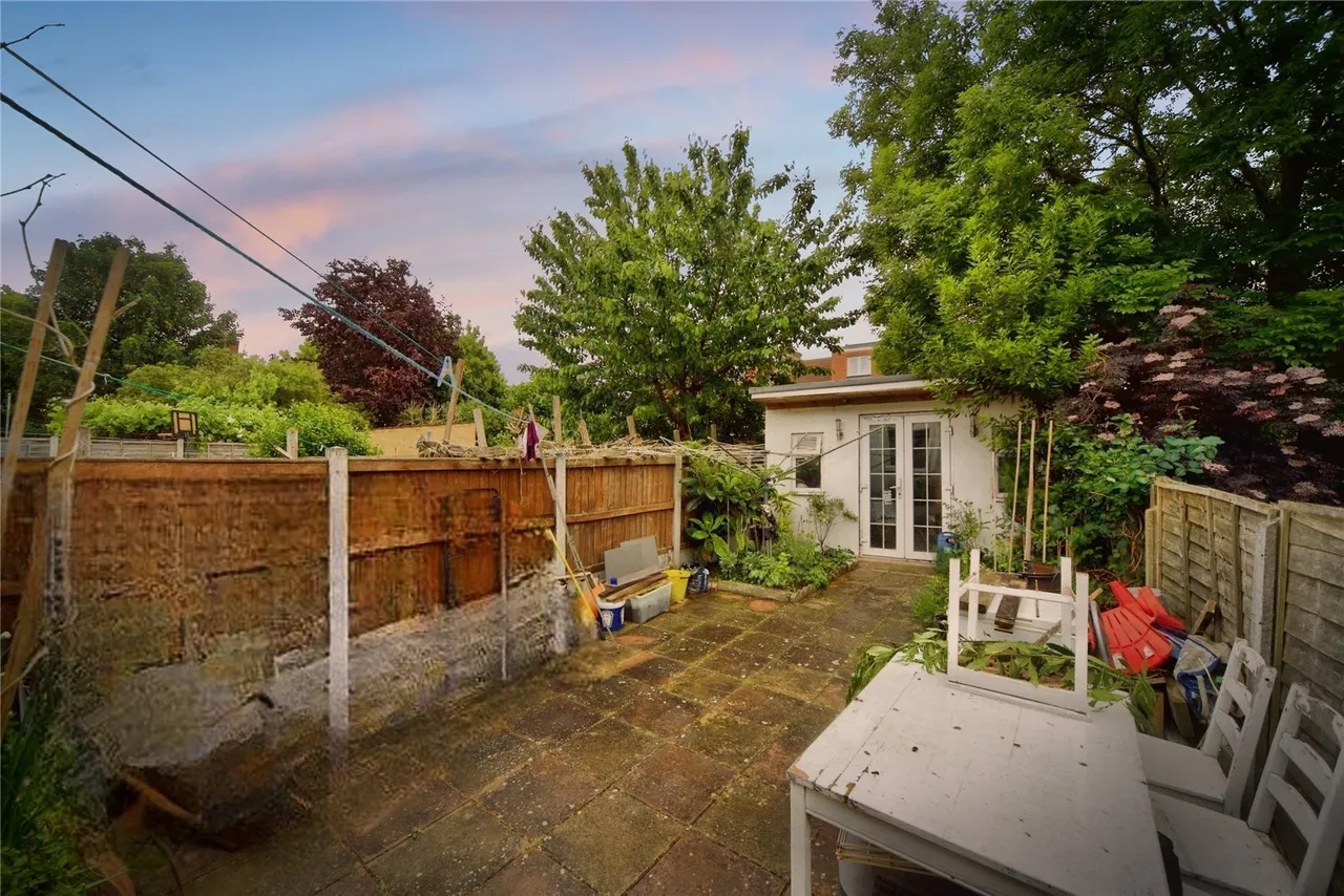 2 bed flat for sale — Nutfield Road, London, E15