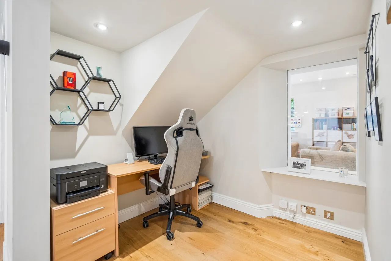 Cawdor Crescent, Dunblane, FK15, photo 9