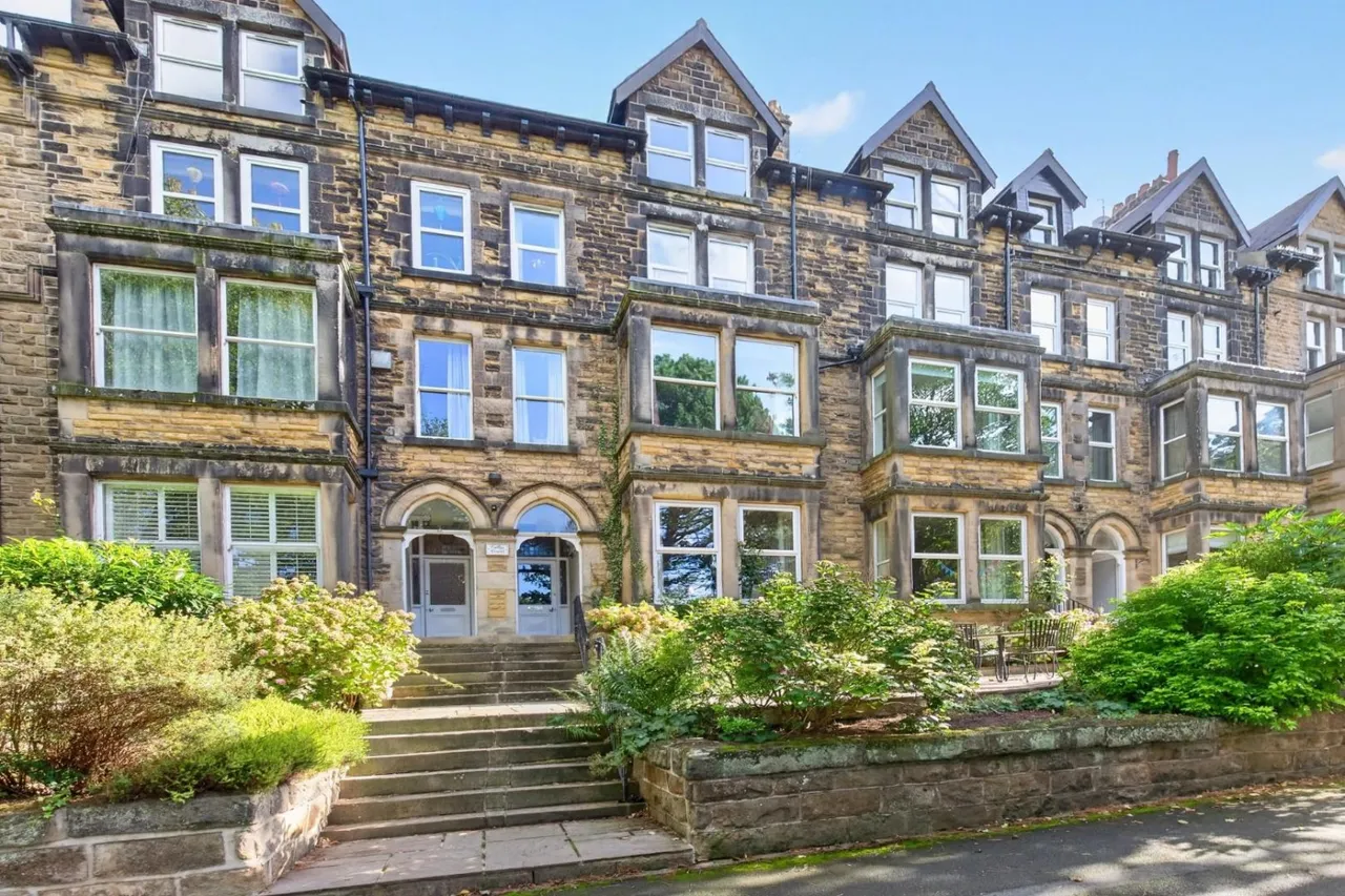 3 bed flat for sale, Valley Drive, Harrogate, HG2
